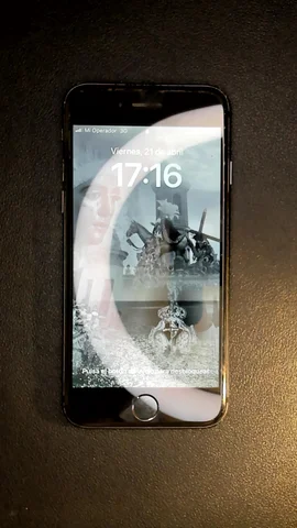 Apple iPhone 8 de F*******o antes de la reparación de puerto de carga y micrófono