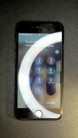 Apple iPhone SE (2020) de J**n antes de la reparación de auricular