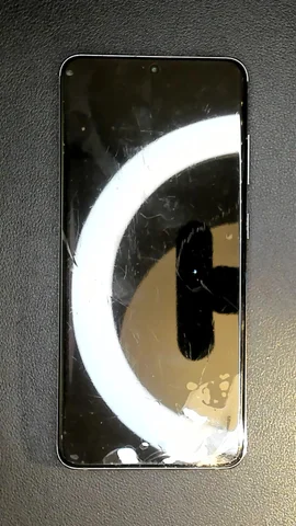 Samsung Galaxy S20 de M***a antes de la reparación de pantalla