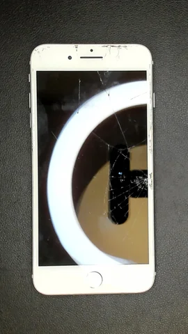 Apple iPhone 8 Plus de J**e antes de la reparación de pantalla