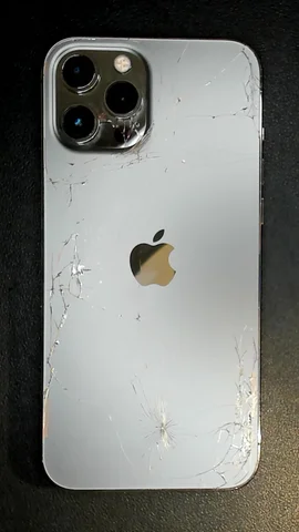 Apple iPhone 12 Pro Max de C****s antes de la reparación de tapa trasera y pantalla