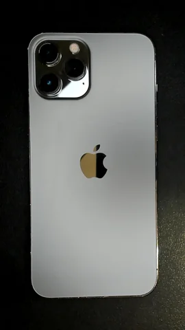 Foto tomada del Apple iPhone 12 Pro Max de C****s posterior a la reparación de tapa trasera y pantalla el 2 de Mayo de 2023