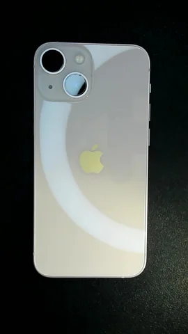 Foto tomada del Apple iPhone 13 mini de J****r posterior a la reparación de lente de cámara trasera el 2 de Mayo de 2023