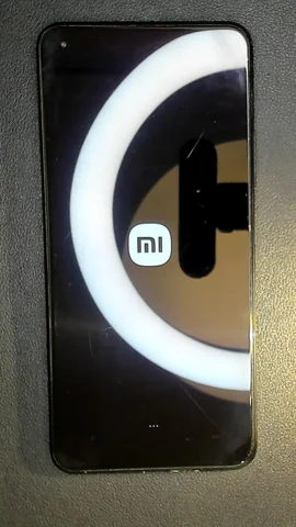 Foto tomada del Xiaomi Mi 11 Lite de S******r posterior a la reparación de electrónica de botón de encendido y lector de huellas (o inicio) el 2 de Mayo de 2023