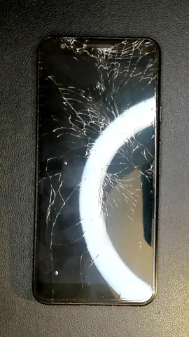 Google Pixel 3a de D****s antes de la reparación de pantalla