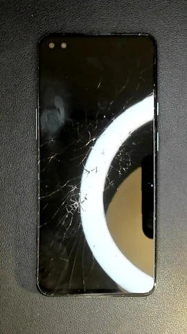 OnePlus Nord de C******a antes de la reparación de pantalla