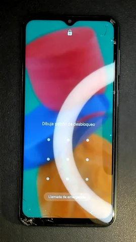 Samsung Galaxy M33 de J****r antes de la reparación de pantalla