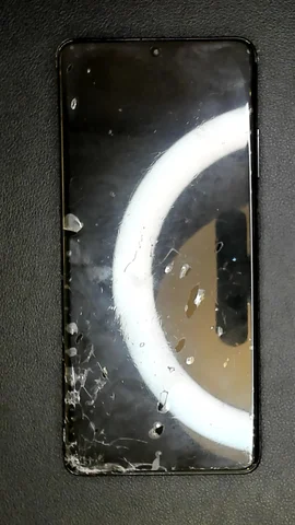 Samsung Galaxy S21 Ultra 5G de N*****s antes de la reparación de pantalla