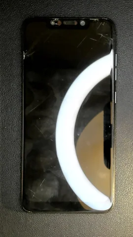 Xiaomi Pocophone F1 de E*****e antes de la reparación de pantalla