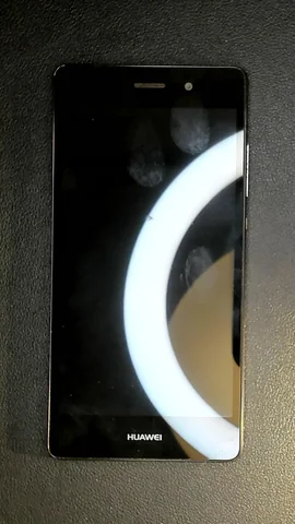 Huawei P8 Lite de M*****o antes de la reparación de batería