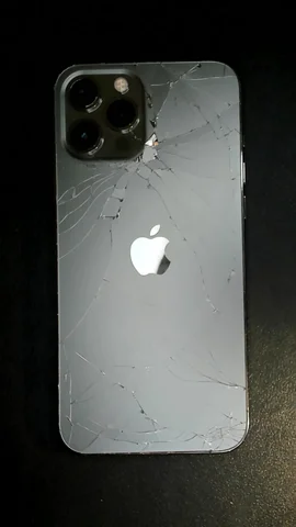 Apple iPhone 12 Pro Max de C****s antes de la reparación de tapa trasera