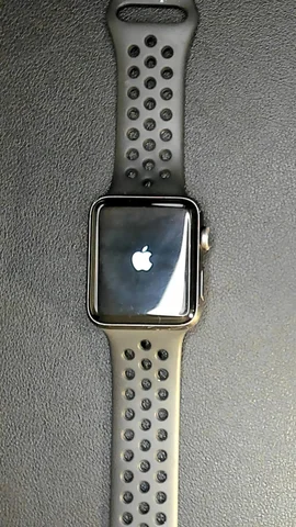 Foto tomada del Apple Watch Serie 2 42mm de M****l posterior a la reparación de batería el 24 de Mayo de 2023