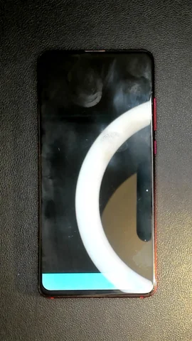 Xiaomi Mi 9T de P***r antes de la reparación de pantalla