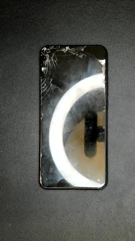 Huawei P20 lite de J*****n antes de la reparación de pantalla