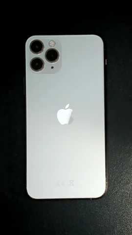 Foto tomada del Apple iPhone 11 Pro de M****l posterior a la reparación de pantalla y tapa trasera el 29 de Mayo de 2023