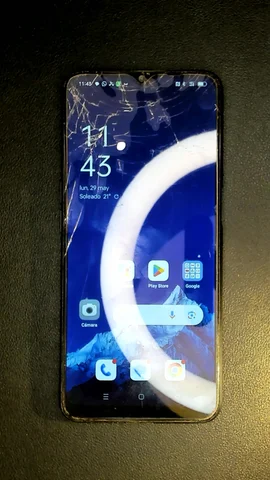 Oppo A16s de M****l antes de la reparación de pantalla