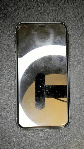 Apple iPhone 11 de D***d antes de la reparación de batería