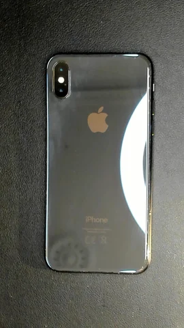 Foto tomada del Apple iPhone X de L**a posterior a la reparación de pantalla y tapa trasera el 12 de Junio de 2023