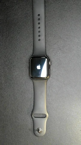 Foto tomada del Apple Watch Serie 5 40mm de M****l posterior a la reparación de cristal digitalizador el 20 de Junio de 2023