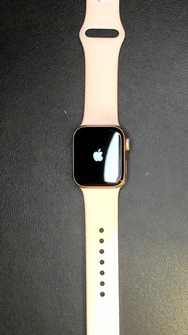 Foto tomada del Apple Watch Serie 5 40mm de S******o posterior a la reparación de cristal digitalizador el 28 de Junio de 2023