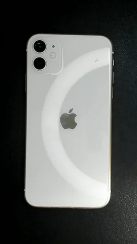 Apple iPhone 11 de L**a antes de la reparación de lente de cámara trasera