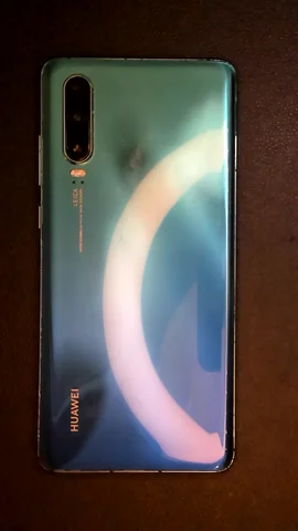 Foto tomada del Huawei P30 de M****l posterior a la reparación de pantalla y tapa trasera el 10 de Julio de 2023