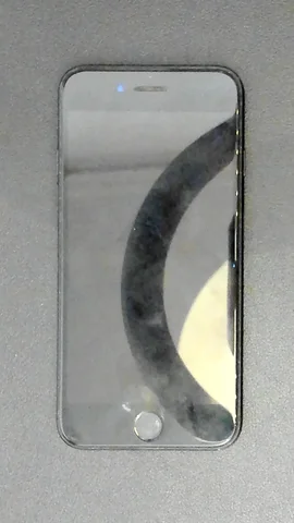 Apple iPhone 7 de R****l antes de la reparación de auricular