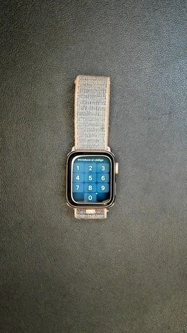 Foto tomada del Apple Watch Serie 4 40mm de M****l posterior a la reparación de batería y cristal digitalizador el 14 de Julio de 2023