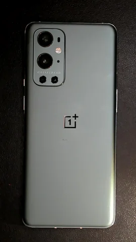 Foto tomada del OnePlus 9 Pro de S****a posterior a la reparación de pantalla y tapa trasera el 18 de Julio de 2023