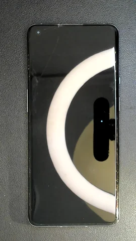 OnePlus 9 Pro de M****m antes de la reparación de pantalla