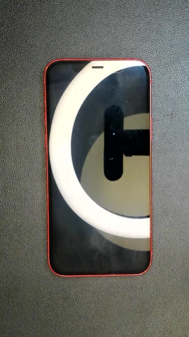 Foto tomada del Apple iPhone 12 de J****r posterior a la reparación de electrónica de botón de encendido y electrónica de botones de volumen el 1 de Agosto de 2023