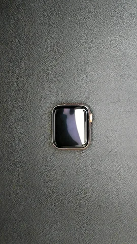 Foto tomada del Apple Watch Serie 4 40mm de M***a posterior a la reparación de cristal (sólo cristal y no el digitalizador) el 1 de Agosto de 2023