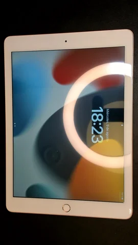 Foto tomada del Apple iPad 5 9.7 (2017) de A*******o posterior a la reparación de cristal digitalizador el 7 de Agosto de 2023