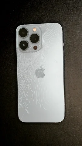 Apple iPhone 13 Pro de E**y antes de la reparación de tapa trasera