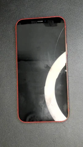 Apple iPhone 12 de J****r antes de la reparación de pantalla