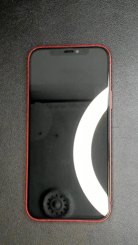 Foto tomada del Apple iPhone 12 de J****r posterior a la reparación de pantalla el 13 de Agosto de 2023