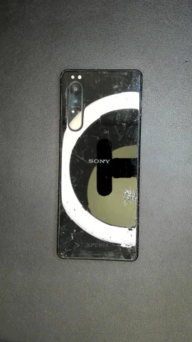 Sony Xperia 1 II de M******a antes de la reparación de tapa trasera