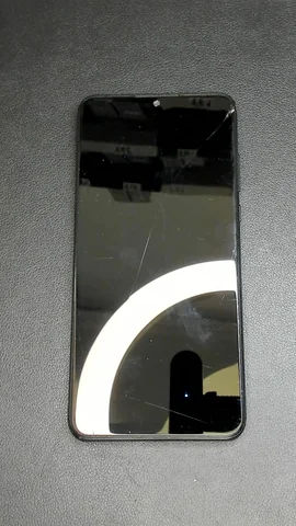 Huawei P30 lite de M****l antes de la reparación de pantalla