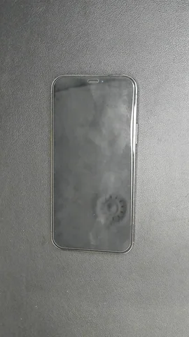 Apple iPhone 12 Pro de J****r antes de la reparación de puerto de carga