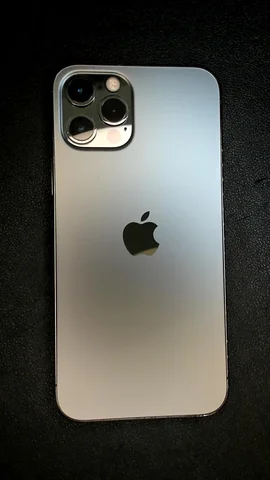 Foto tomada del Apple iPhone 12 Pro de R***n posterior a la reparación de cámara trasera el 22 de Agosto de 2023