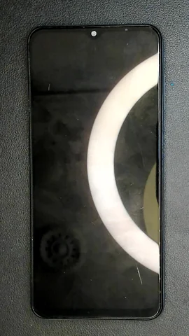 Samsung Galaxy A13 de D****l antes de la reparación de pantalla