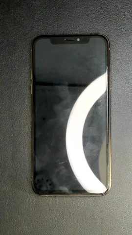 Apple iPhone XS de A****a antes de la reparación de pantalla