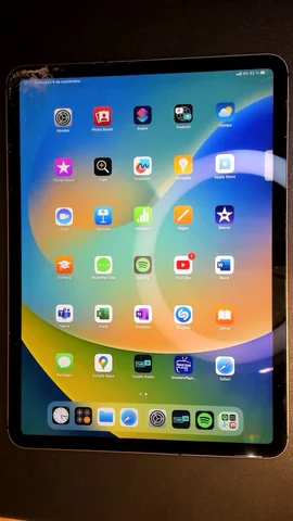 Apple iPad Pro 11 (2018) de A****o antes de la reparación de pantalla