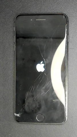 Apple iPhone 8 Plus de M****l antes de la reparación de batería y pantalla