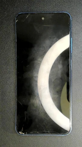 Xiaomi Redmi Note 10 5G de J****r antes de la reparación de pantalla