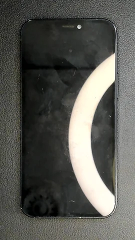 Apple iPhone 12 mini de J**é antes de la reparación de auricular y pantalla y batería