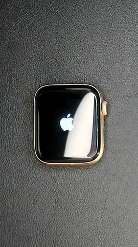 Foto tomada del Apple Watch Serie 5 44mm de R****l posterior a la reparación de cristal (sólo cristal y no el digitalizador) el 13 de Septiembre de 2023