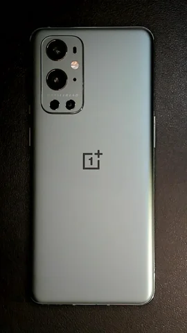 Foto tomada del OnePlus 9 Pro de P***o posterior a la reparación de tapa trasera el 13 de Septiembre de 2023