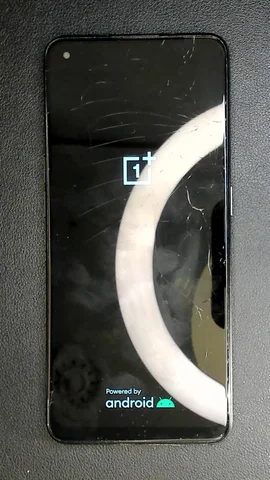 OnePlus Nord CE 2 5G de J**n antes de la reparación de pantalla