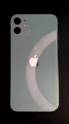 Foto tomada del Apple iPhone 11 de A*****o posterior a la reparación de pantalla y tapa trasera el 14 de Septiembre de 2023